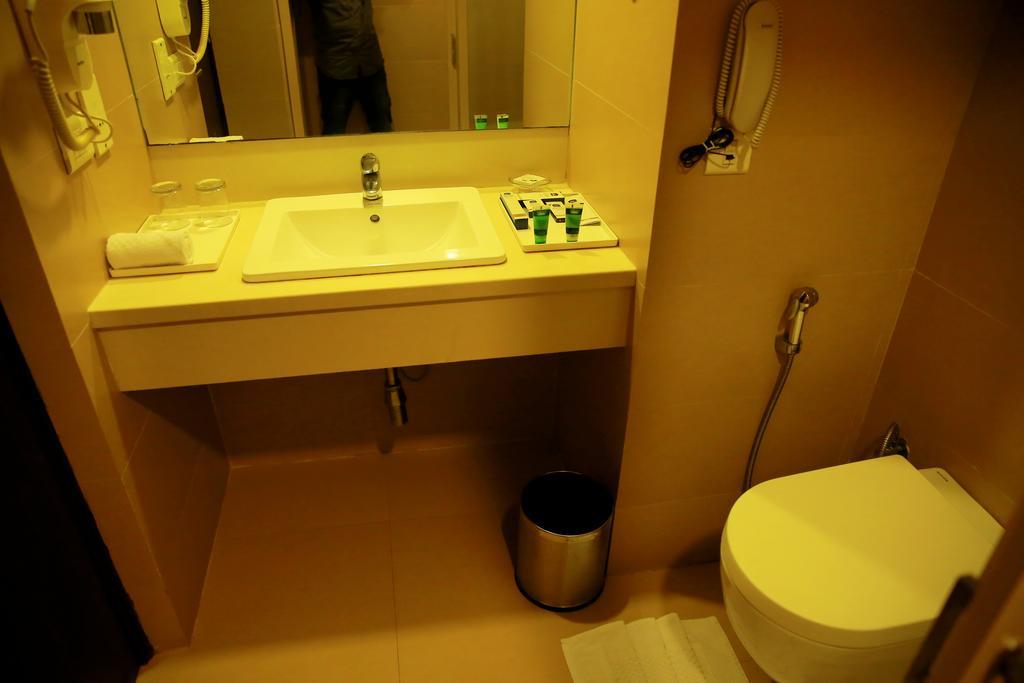 Best Western Jubilee Ridge Hyderabad Exterior foto